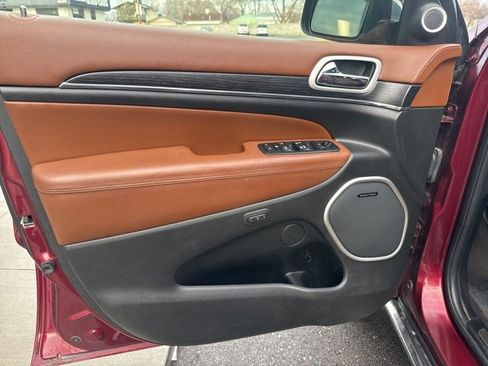 Used 2018 Jeep Grand Cherokee Summit image 8