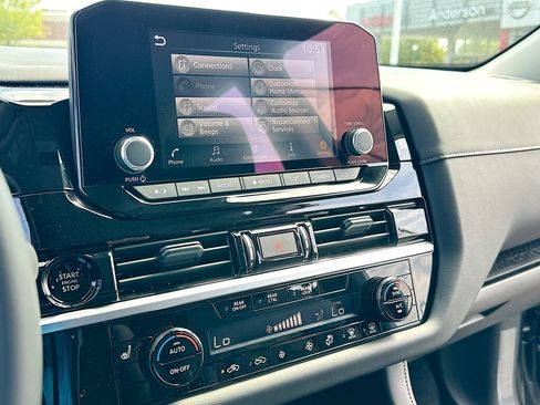 New 2025 Nissan Pathfinder SV image 10