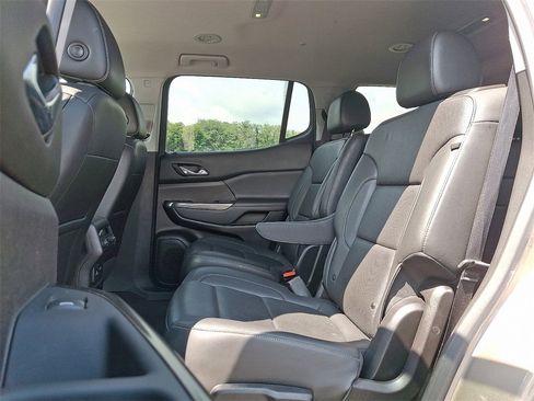 Used 2023 GMC Acadia SLT image 10