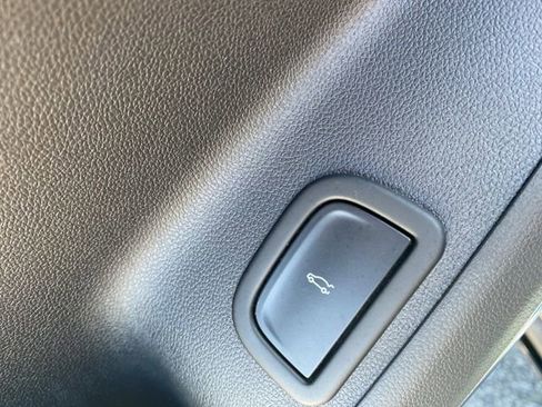Used 2024 Chevrolet Traverse RS AWD/4WD image 16