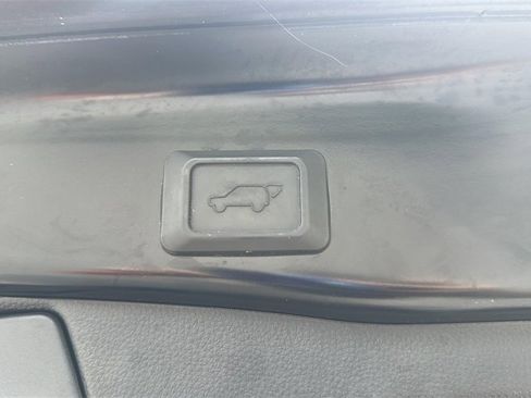 Used 2021 Toyota RAV4 SE image 15