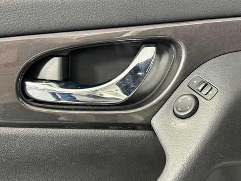 Used 2019 Nissan Rogue SV AWD/4WD image 26