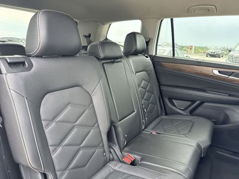 Used 2025 Volkswagen Atlas SE FWD image 25
