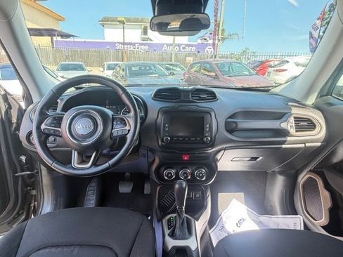 Used 2016 Jeep Renegade Latitude FWD image 12