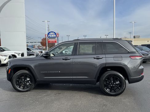 Used 2022 Jeep Grand Cherokee Limited image 16