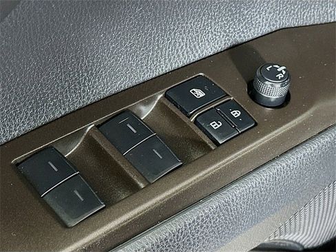 Used 2022 Toyota Camry SE image 18