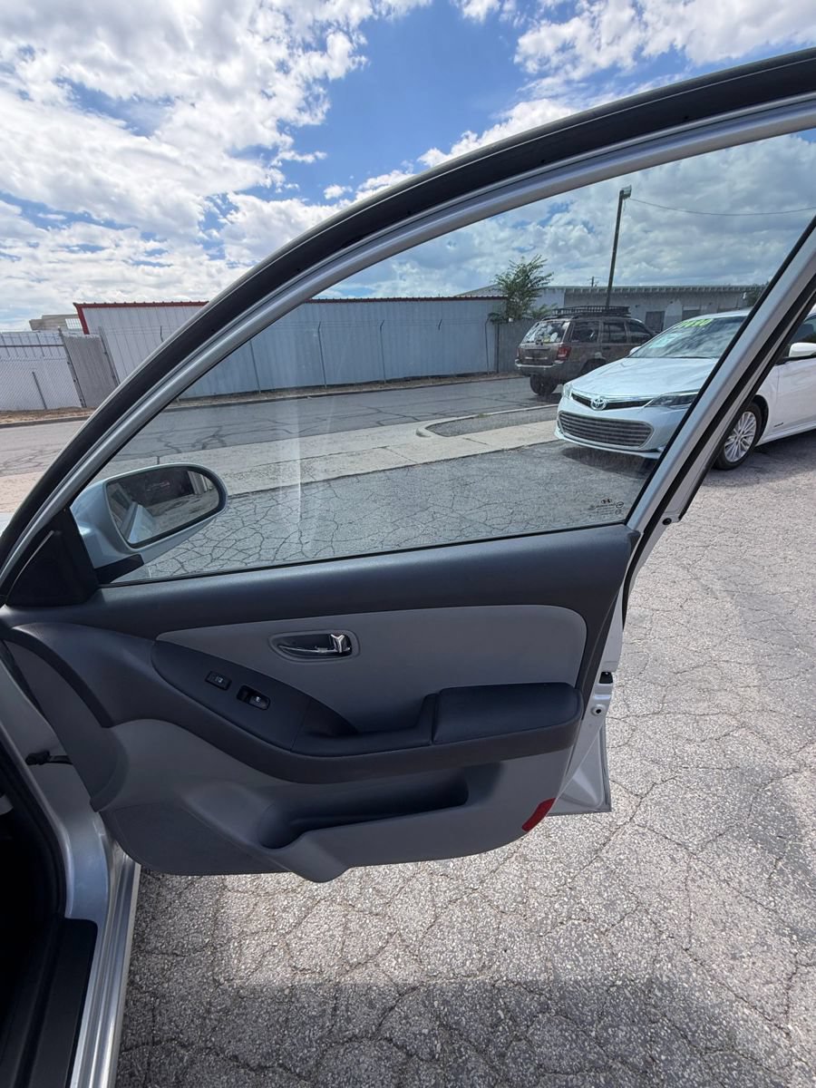 Used 2010 Hyundai Elantra GLS FWD image 26
