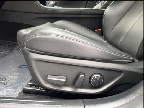Used 2025 Genesis G70 2.5T RWD image 20