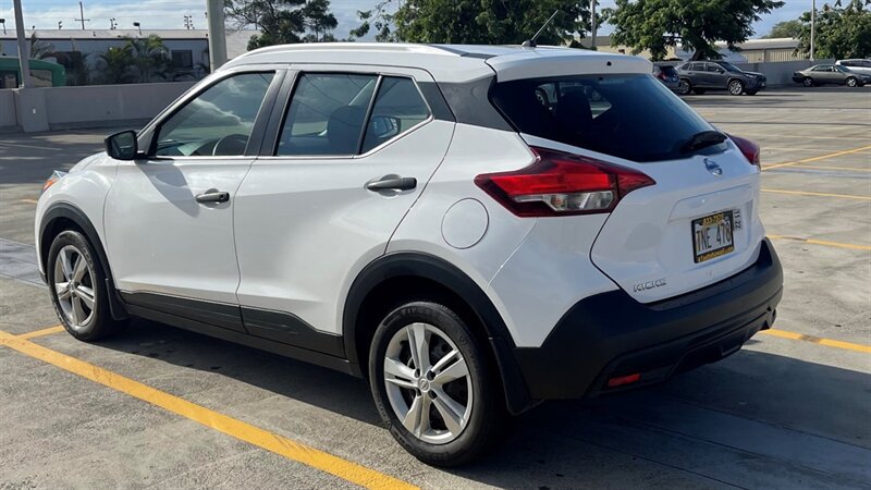 Used 2018 Nissan Kicks S FWD image 3
