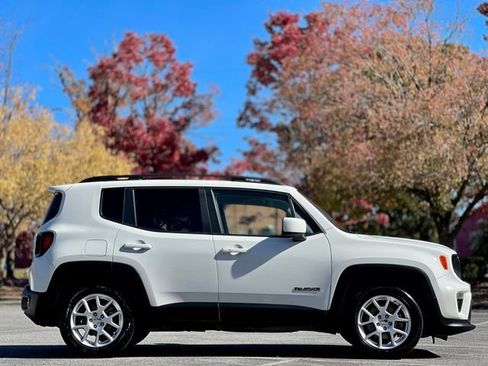 Used 2019 Jeep Renegade Latitude w/ UConnect 8.4 Nav Group image 5