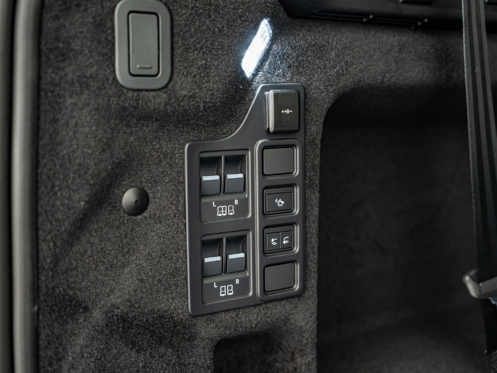 New 2026 Land Rover Discovery Dynamic SE AWD/4WD image 38