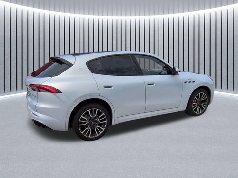 Used 2023 Maserati Grecale Modena AWD/4WD image 17
