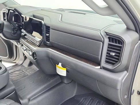 Used 2026 GMC Sierra 1500 SLE w/ Preferred Package AWD/4WD image 28