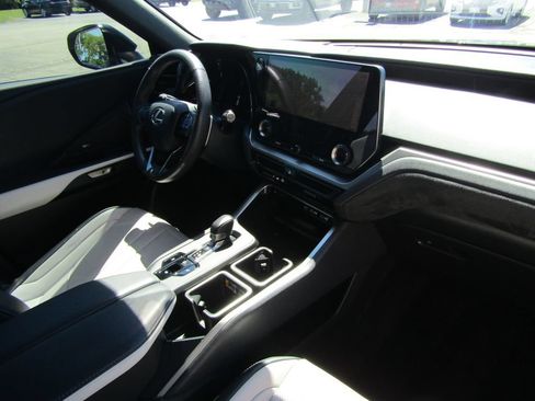 Used 2025 Lexus TX 500h AWD w/ Technology Package image 20