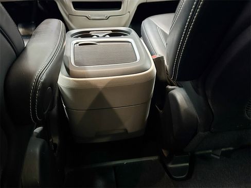 Used 2024 Chrysler Pacifica Touring-L image 22