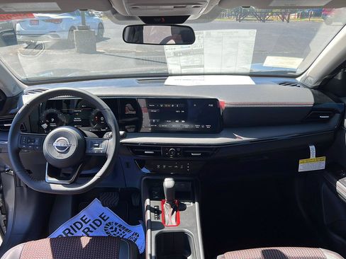 New 2025 Nissan Kicks SR image 13