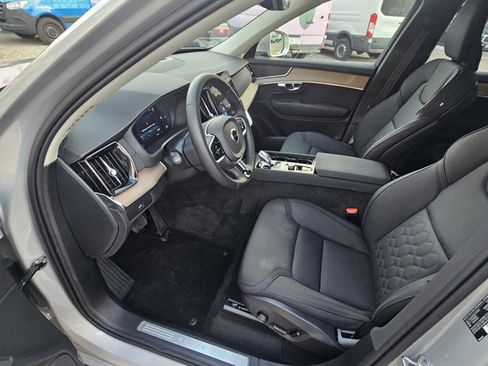 Certified 2025 Volvo XC90 B6 Plus image 17