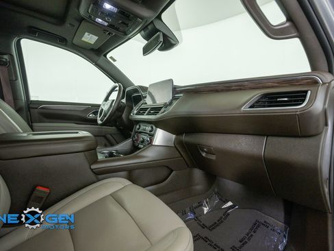 Used 2023 Chevrolet Suburban LT w/ Luxury Package AWD/4WD image 41