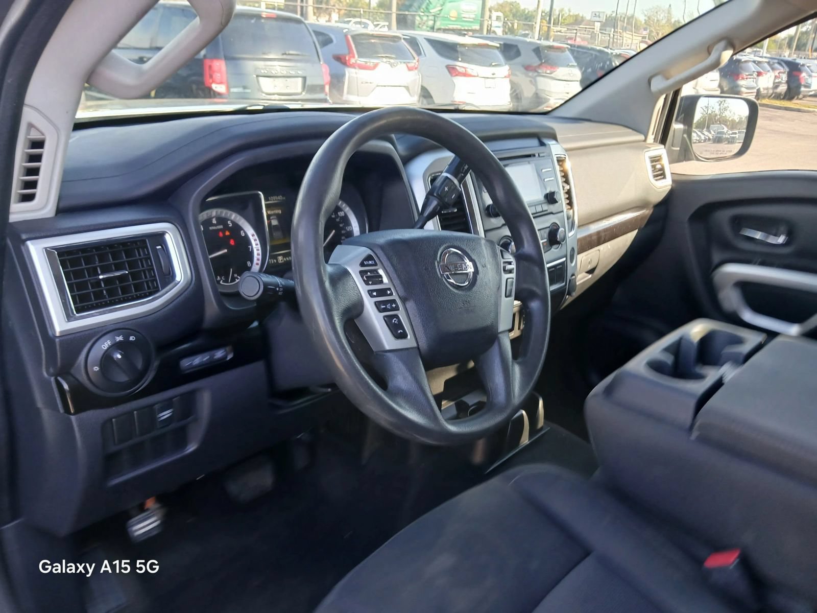 Used 2018 Nissan Titan SV RWD image 8