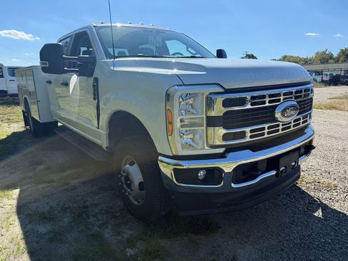 New 2026 Ford F350 4x4 Crew Cab DRW Super Duty image 1