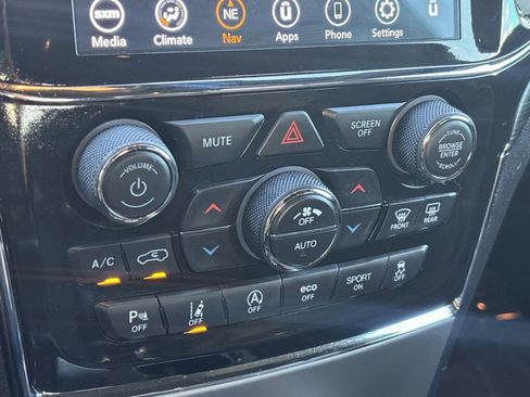 Used 2022 Jeep Grand Cherokee Laredo E image 24