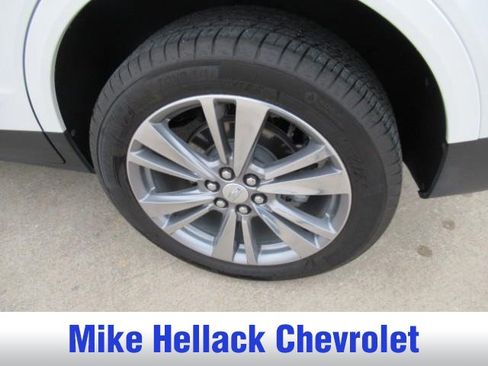 Used 2025 Cadillac XT5 Premium Luxury image 5