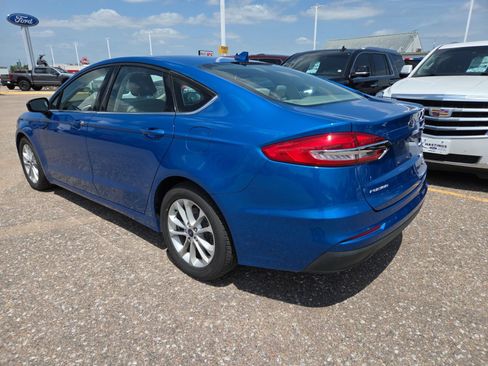 Used 2020 Ford Fusion SE FWD image 3