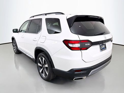 New 2025 Honda Pilot Touring image 5