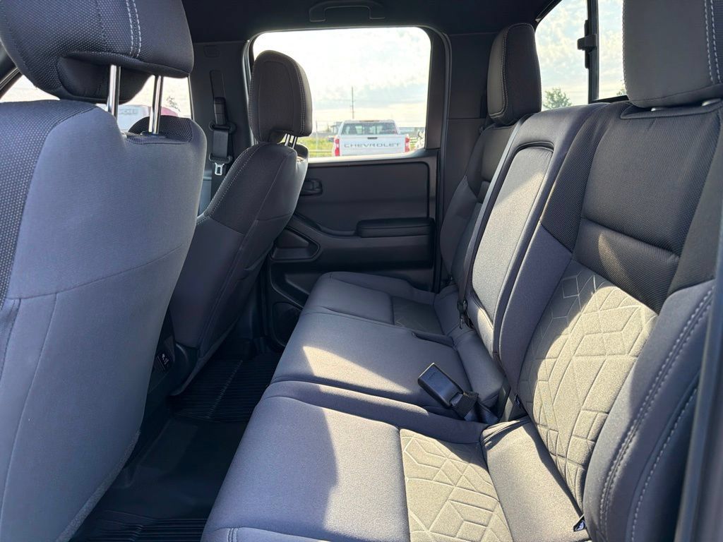 Used 2026 Nissan Frontier SV w/ SV Convenience Package AWD/4WD image 12