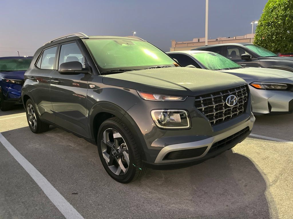 Used 2026 Hyundai Venue SEL FWD image 2