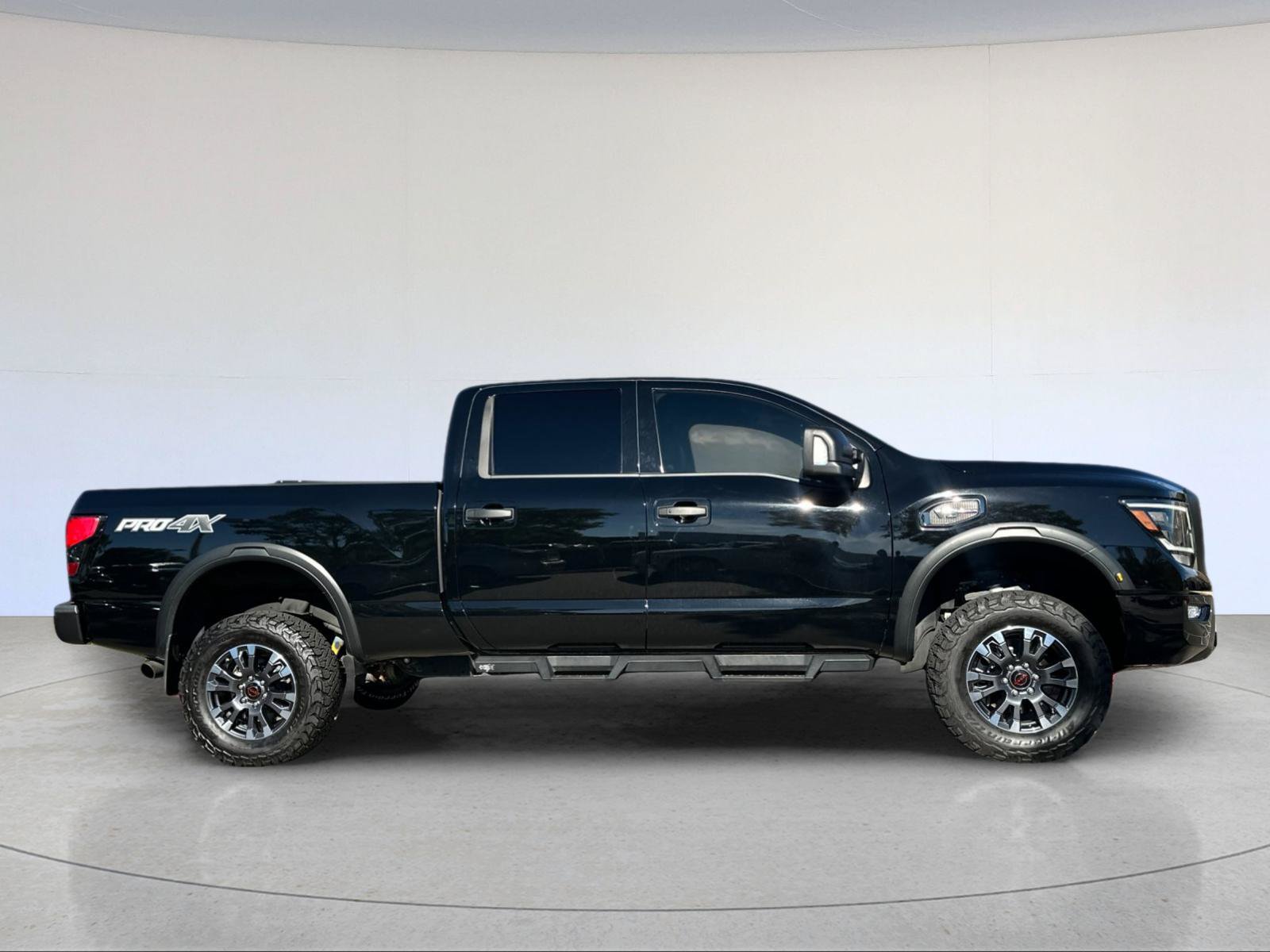 Used 2023 Nissan Titan PRO-4X w/ Pro-4x Convenience Package AWD/4WD image 7
