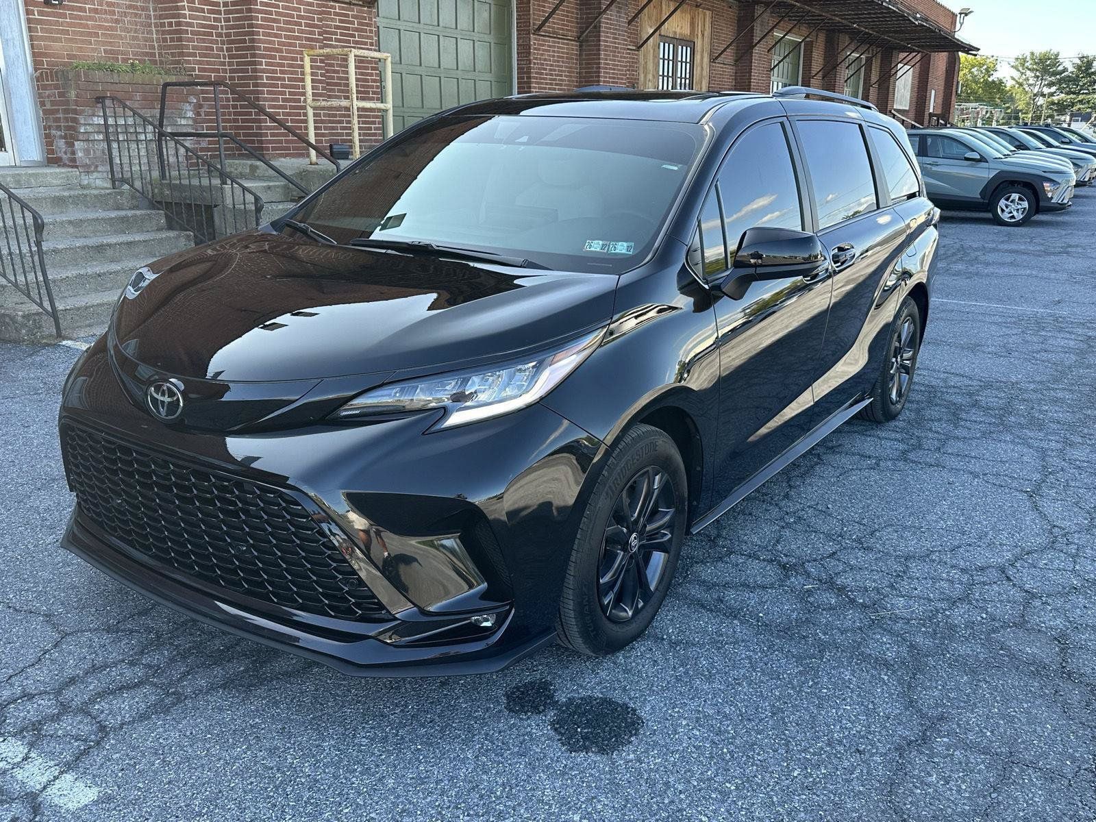 Used 2026 Toyota Sienna XSE AWD/4WD image 4