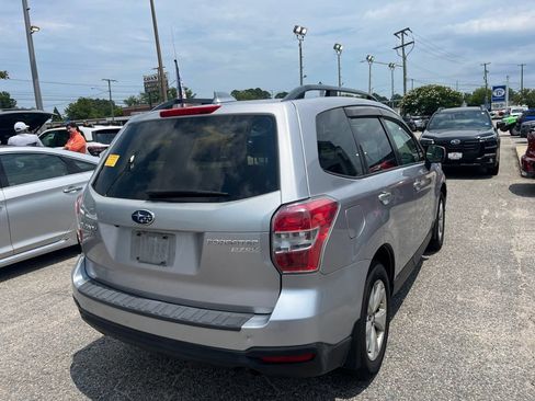 Used 2016 Subaru Forester 2.5i Premium w/ Popular Package #2 AWD/4WD image 4
