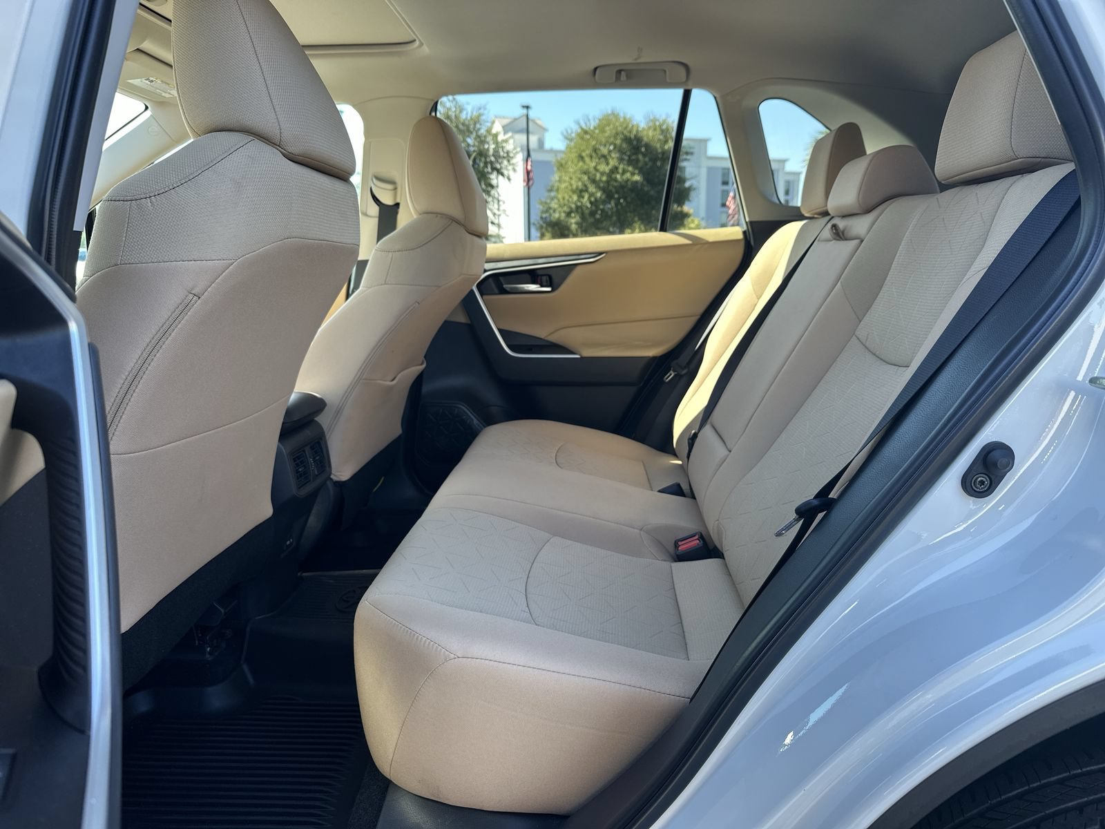 Used 2025 Toyota RAV4 XLE w/ Convenience Package FWD image 31