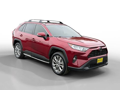 Used 2019 Toyota RAV4 XLE Premium w/ Advanced Technology Package image 7