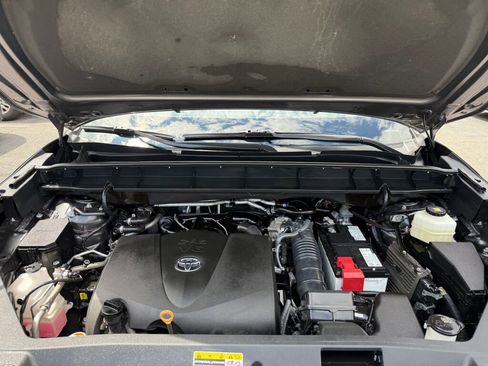 Used 2022 Toyota Highlander LE image 38