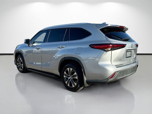 Used 2020 Toyota Highlander XLE image 5
