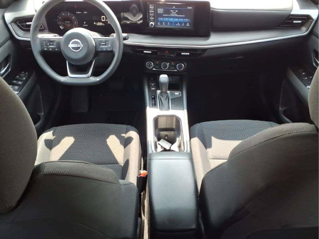 Used 2025 Nissan Kicks S FWD image 9