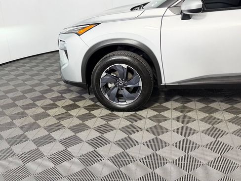 Used 2025 Nissan Rogue SV FWD image 11