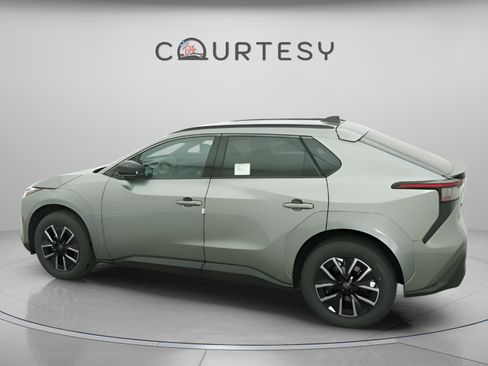 Used 2026 Toyota bZ AWD/4WD image 5