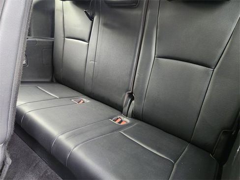 Used 2020 Toyota Highlander XLE image 23