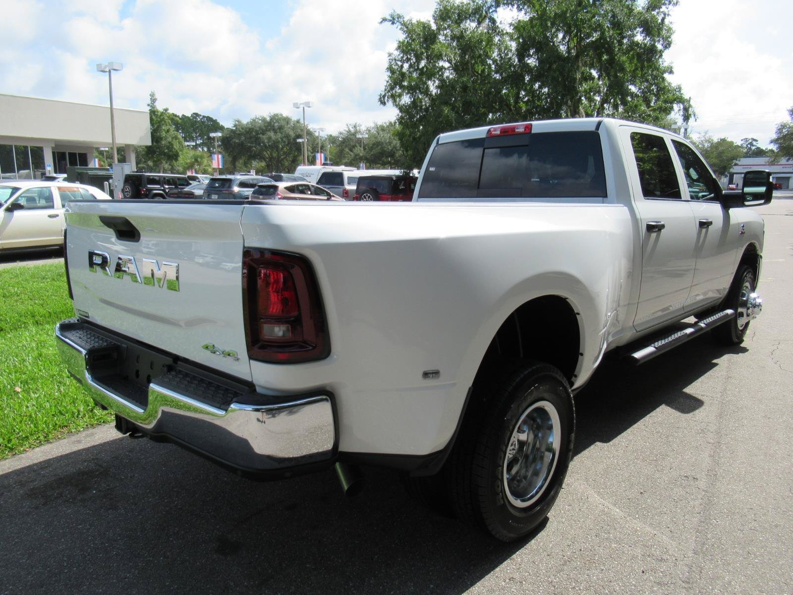 New 2026 RAM 3500 Tradesman AWD/4WD image 7