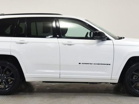 Used 2023 Jeep Grand Cherokee 30th Anniversary AWD/4WD image 15