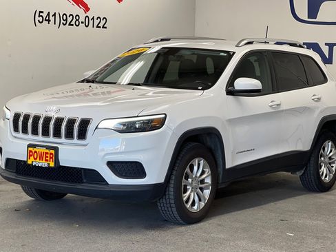 Used 2020 Jeep Cherokee Latitude w/ Cold Weather Group image 7