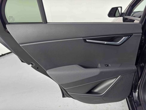 Used 2023 Kia Niro EX image 36