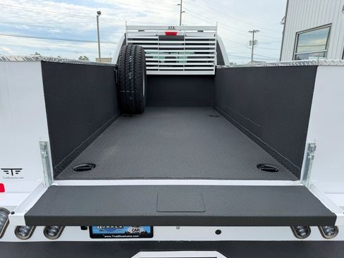 Used 2025 Ford F350 XLT AWD/4WD image 9