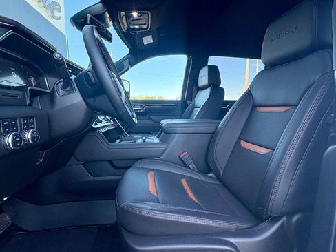 Used 2025 GMC Sierra 2500 AT4 image 31