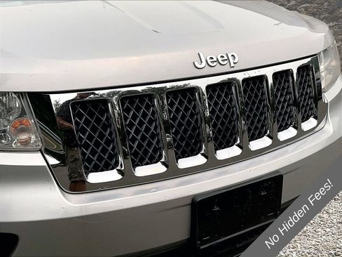 Used 2013 Jeep Grand Cherokee Overland w/ Advance Technology Group AWD/4WD image 21