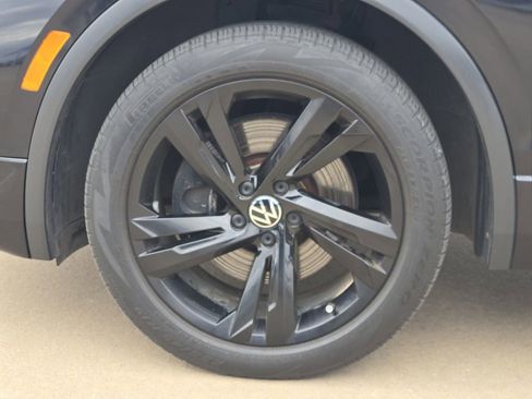 Used 2023 Volkswagen Tiguan SE R-Line image 29