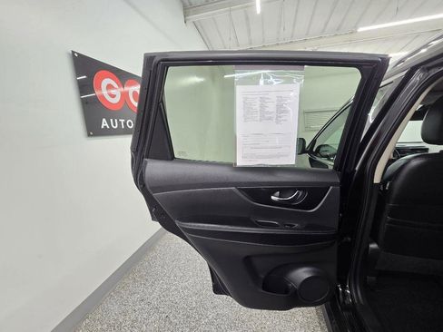 Used 2017 Nissan Rogue SL w/ SL Premium Package FWD image 29